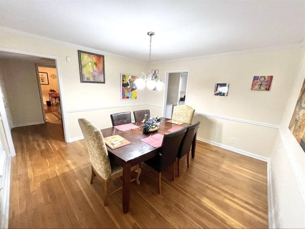 Room in Sandy Springs