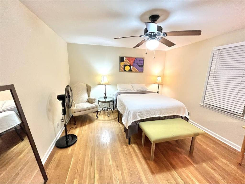 Room in Sandy Springs