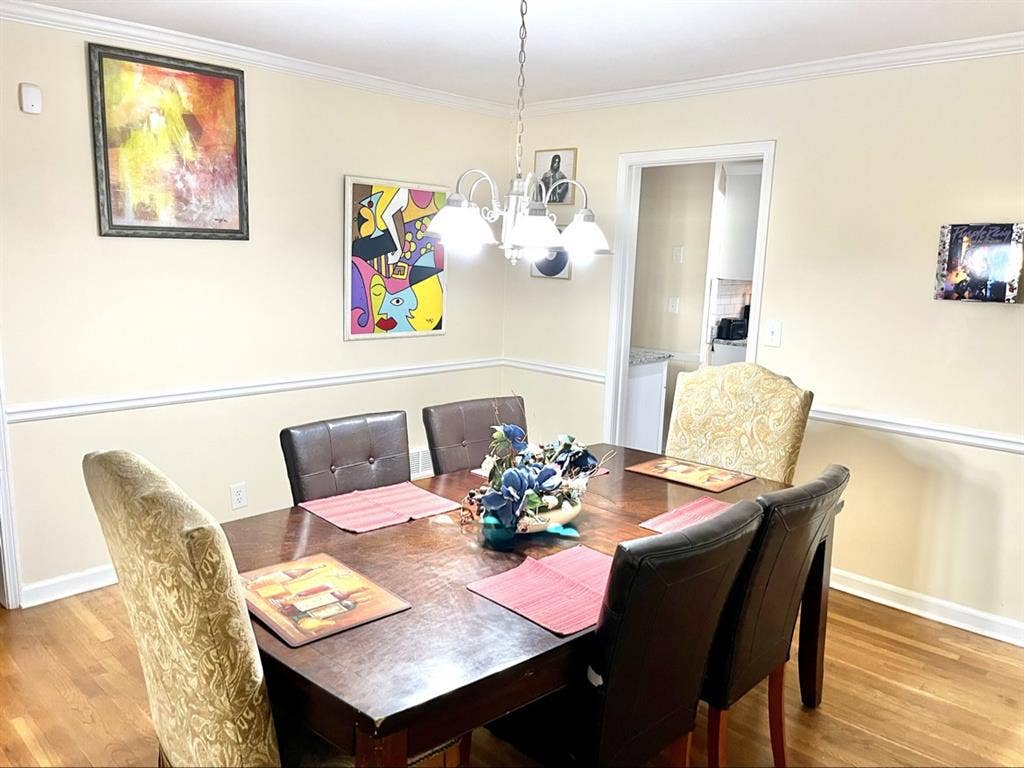 Room in Sandy Springs