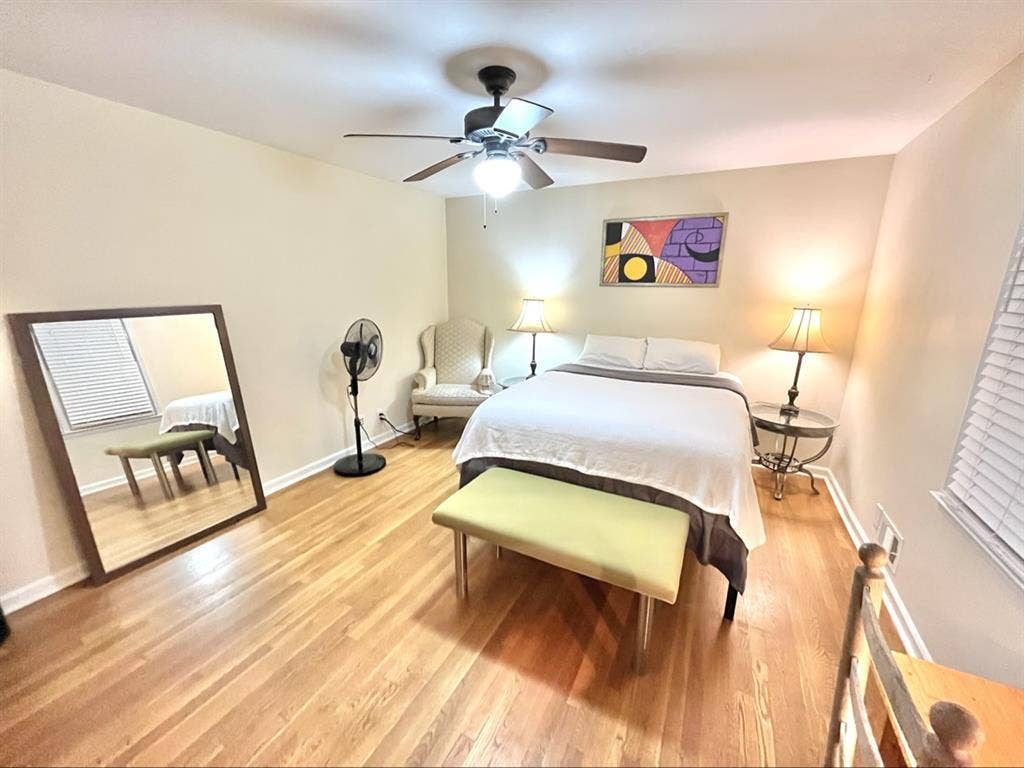 Room in Sandy Springs