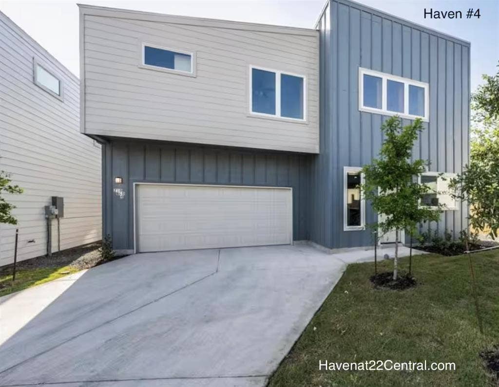 HUGE Master Suite (King Bed)