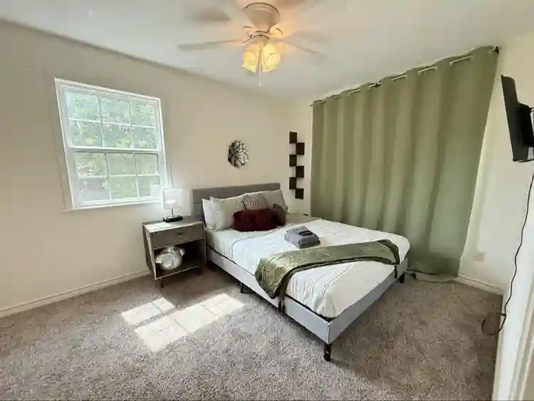 2 bedroom w/private bath