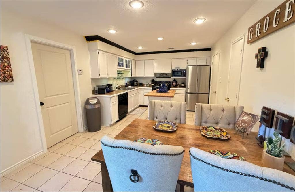 2 bedroom w/private bath