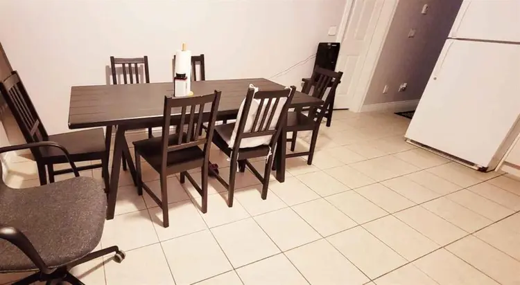 Room for rent in 2
bedroom apartment