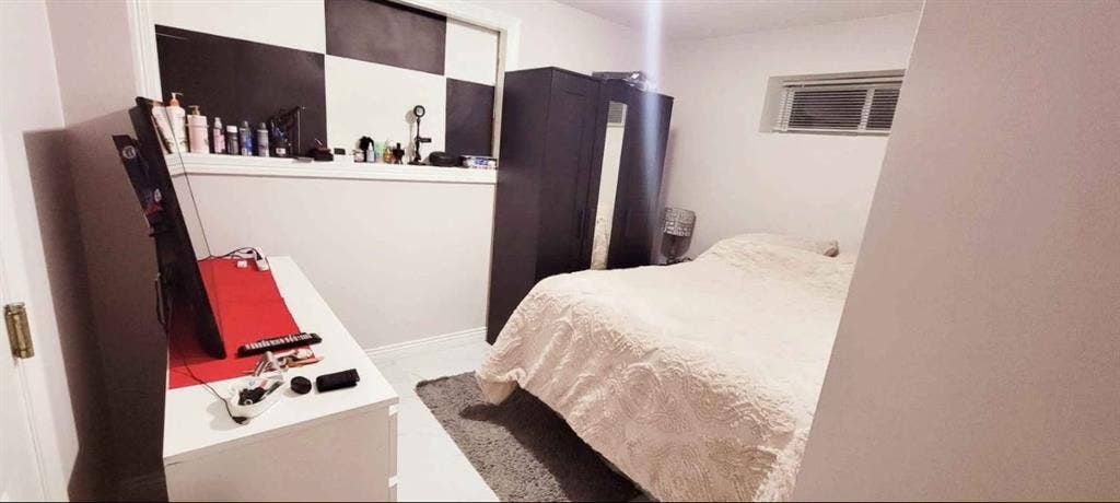 Room for rent in 2
bedroom apartment