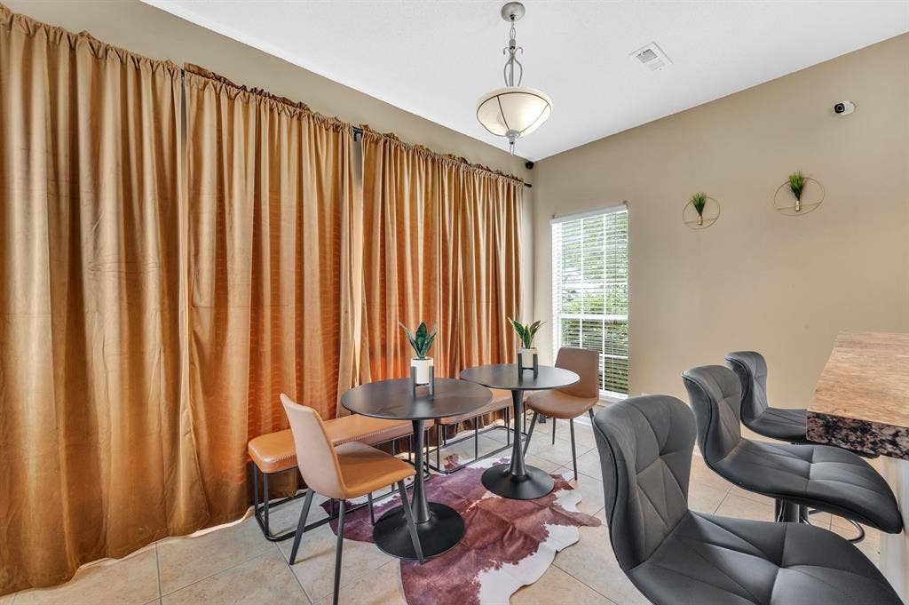 Room for Rent-Springhead Ln Charlot