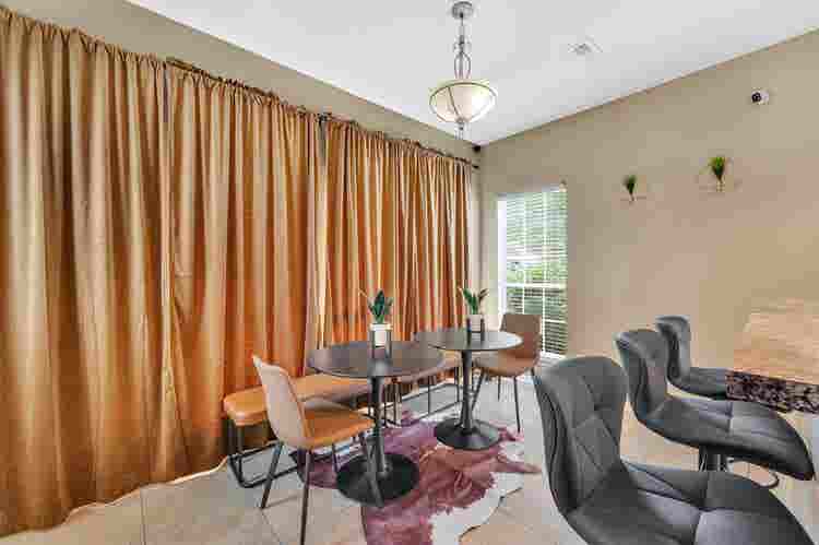 Room for Rent-Springhead Ln Charlot