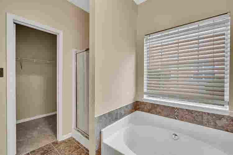 Room for Rent-Springhead Ln Charlot