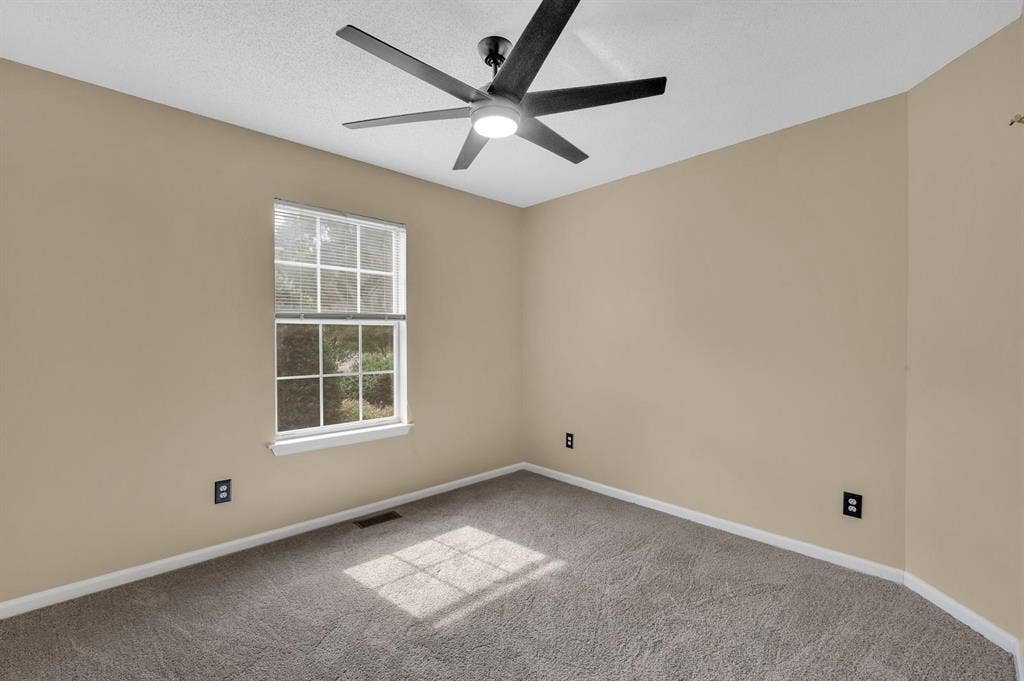 Room for Rent-Springhead Ln Charlot