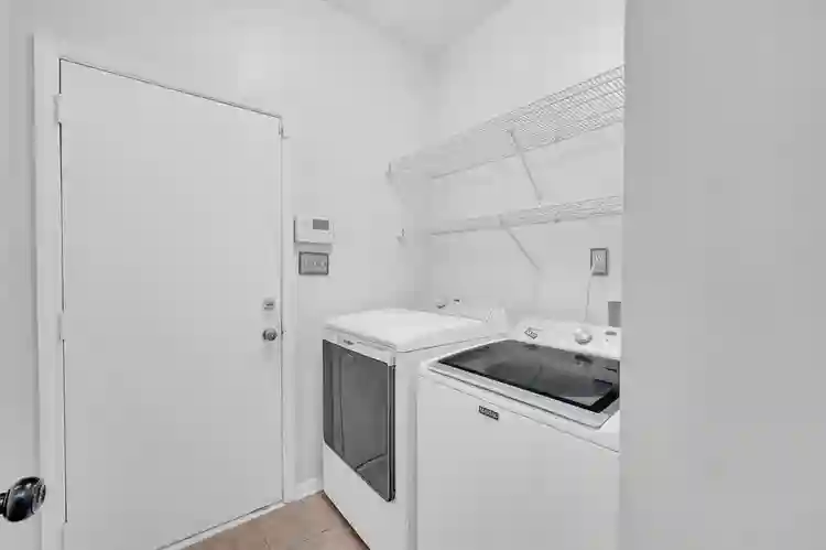 Room for Rent-Springhead Ln Charlot