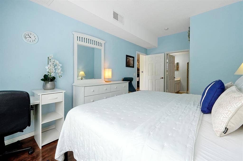 Furnished room near major hospitals