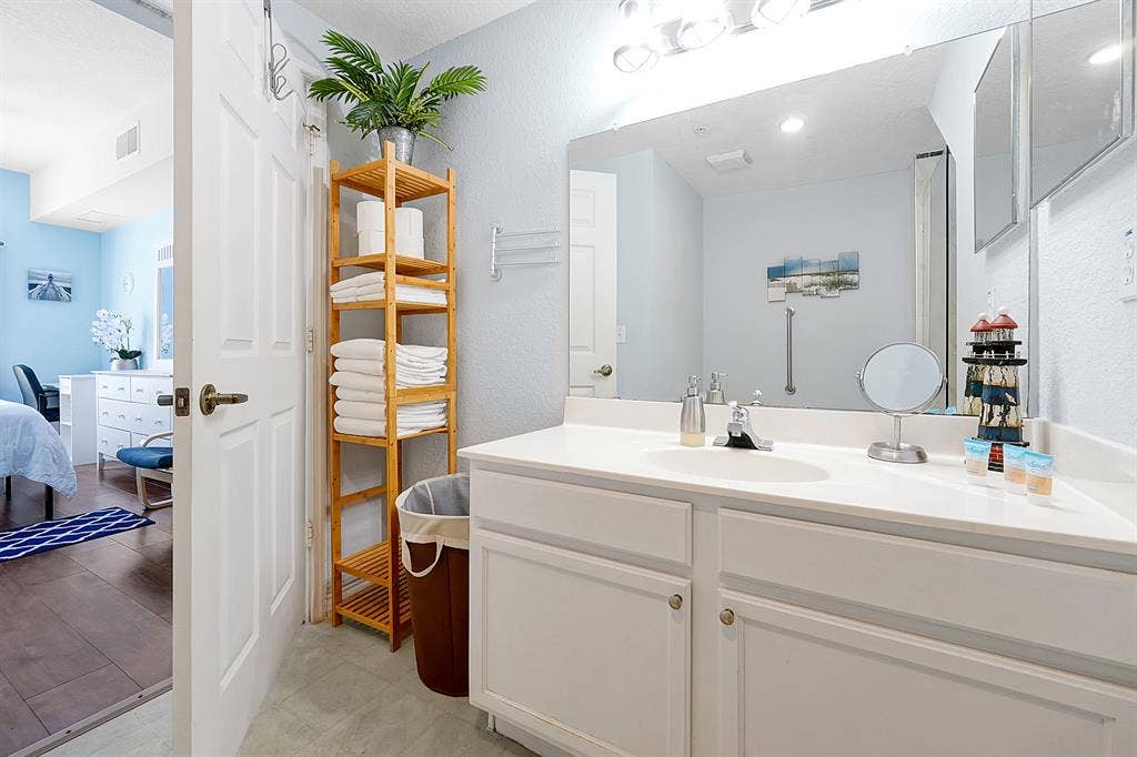 Furnished room near major hospitals