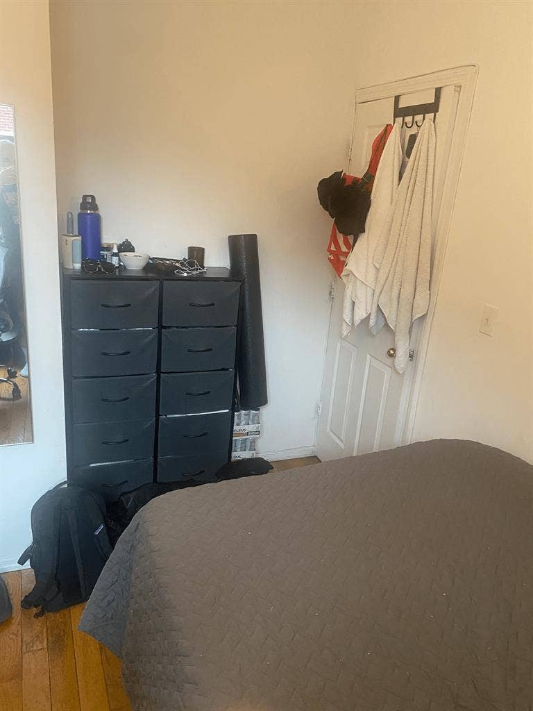 Seek male roommate lease takeover