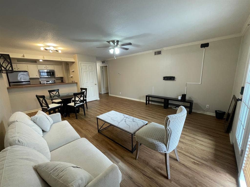 2 BR in Austin