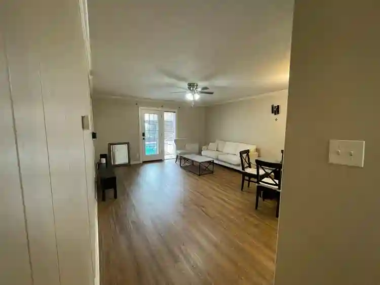 2 BR in Austin