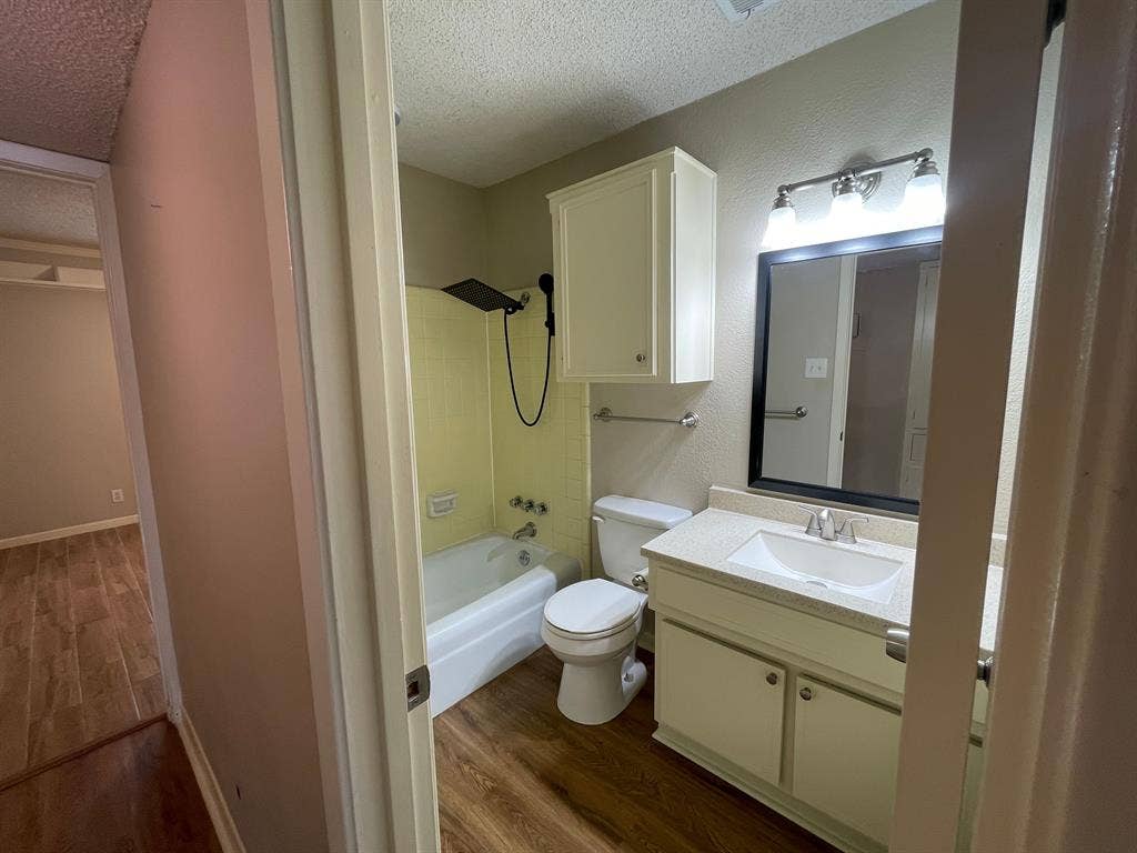 2 BR in Austin