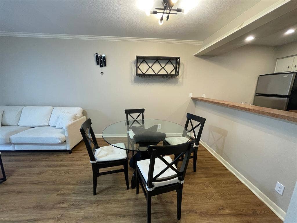 2 BR in Austin
