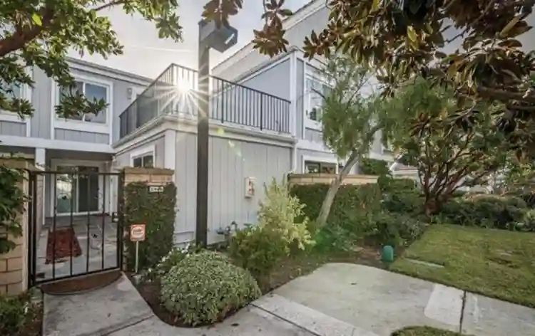 Private Room in Waterfront Townhome