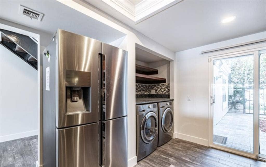 Private Room in Waterfront Townhome