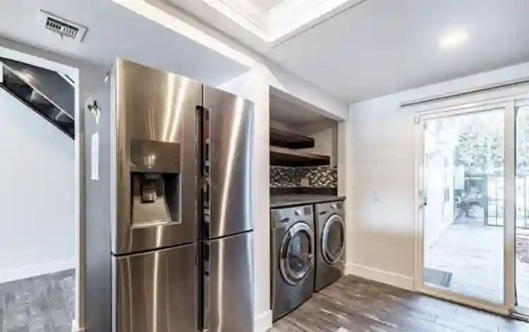 Private Room in Waterfront Townhome