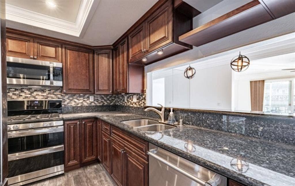 Private Room in Waterfront Townhome