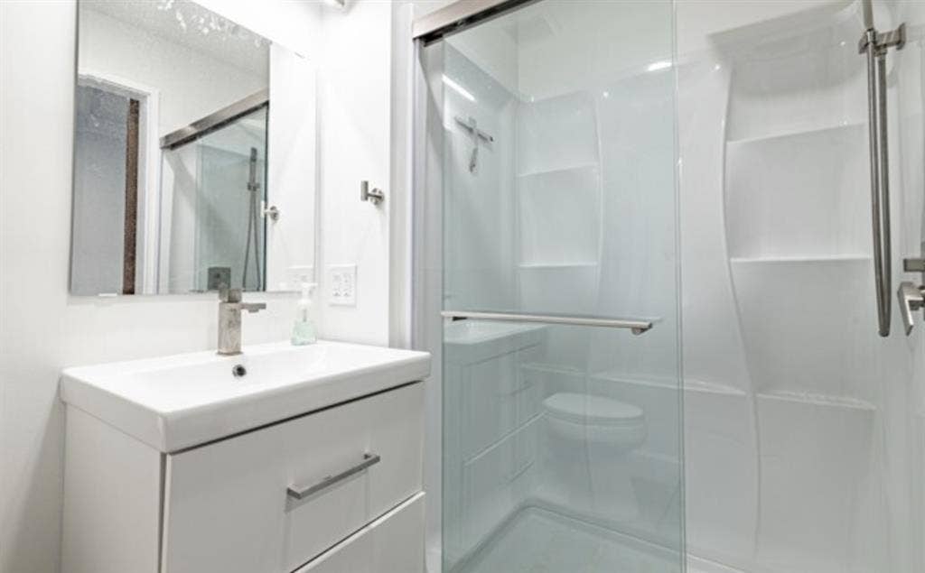 Private Room in Waterfront Townhome