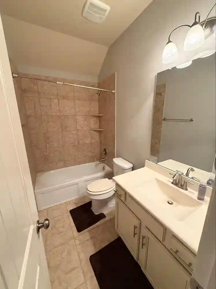 Bed Space Available (FEMALES ONLY)