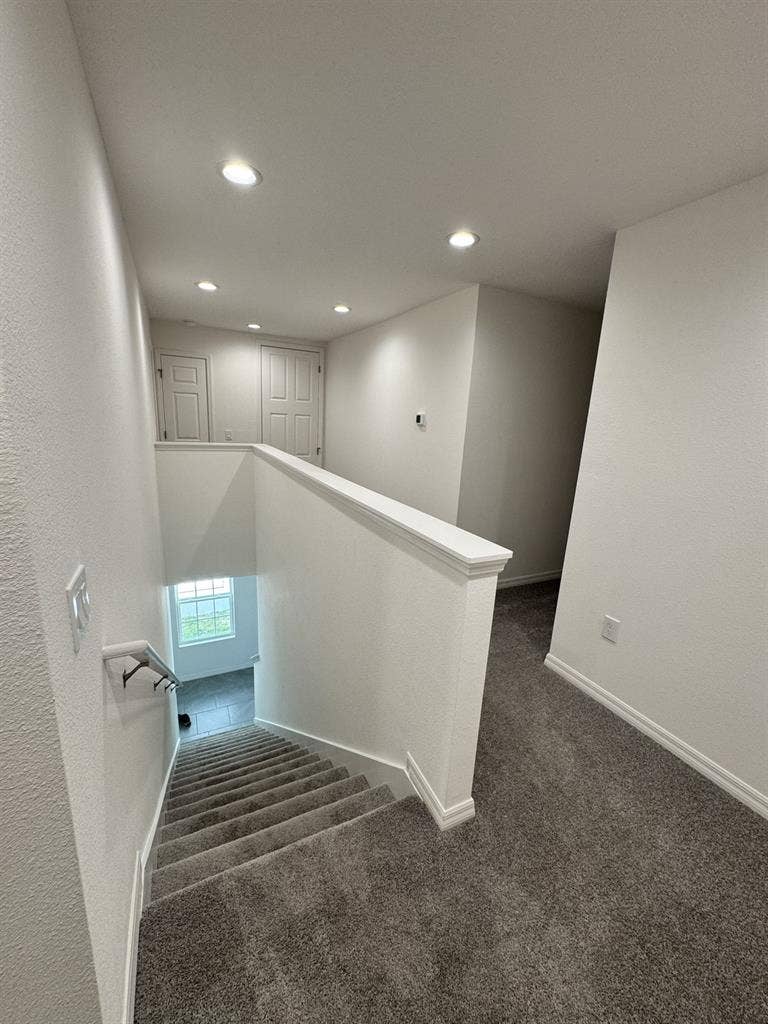 Beautiful Room in Modern Townhouse
