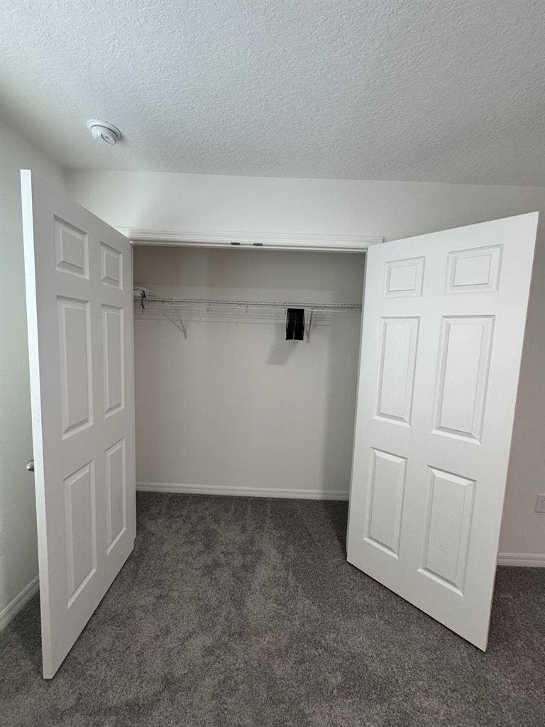 Beautiful Room in Modern Townhouse