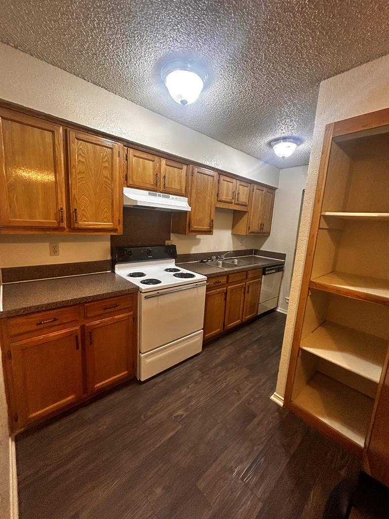 Looking to relett apartment!