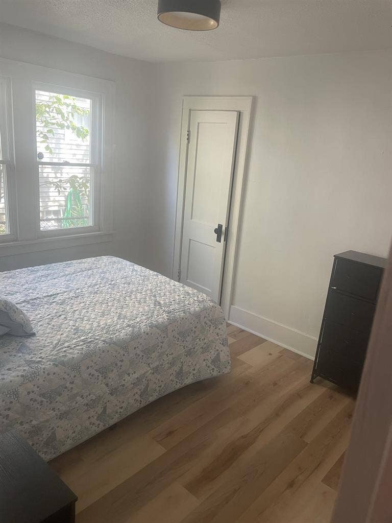 Bedroom in Kennmore Area
