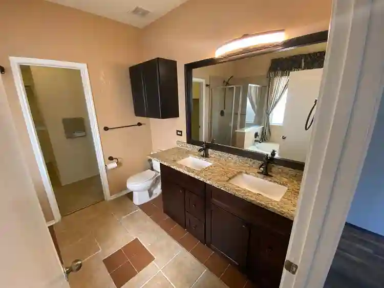 Master Bedroom - 1st Month Discount