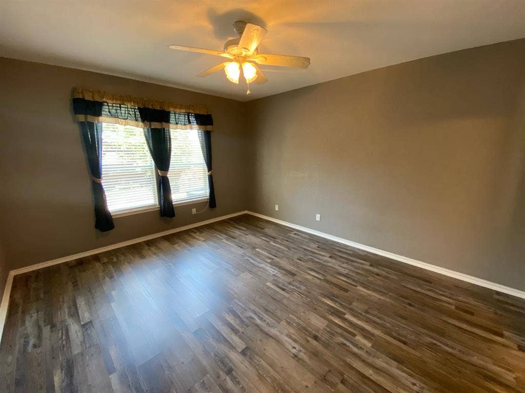 Master Bedroom - 1st Month Discount