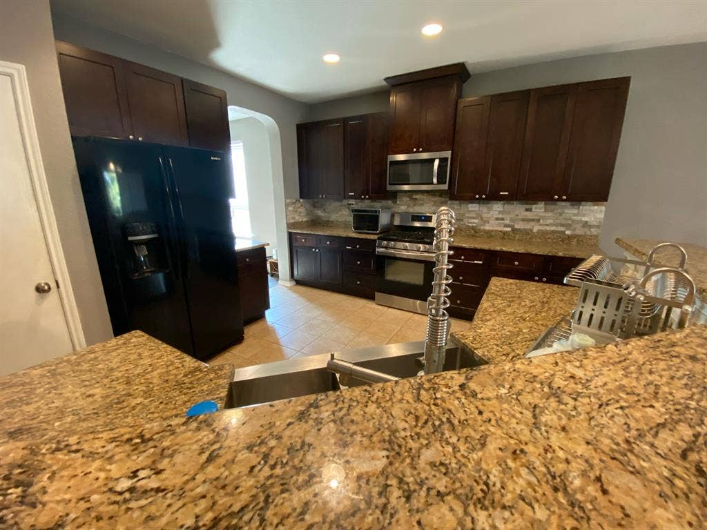 Master Bedroom - 1st Month Discount