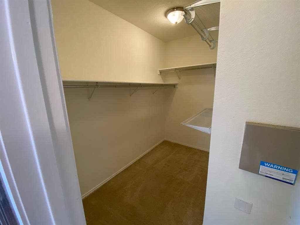 Master Bedroom - 1st Month Discount