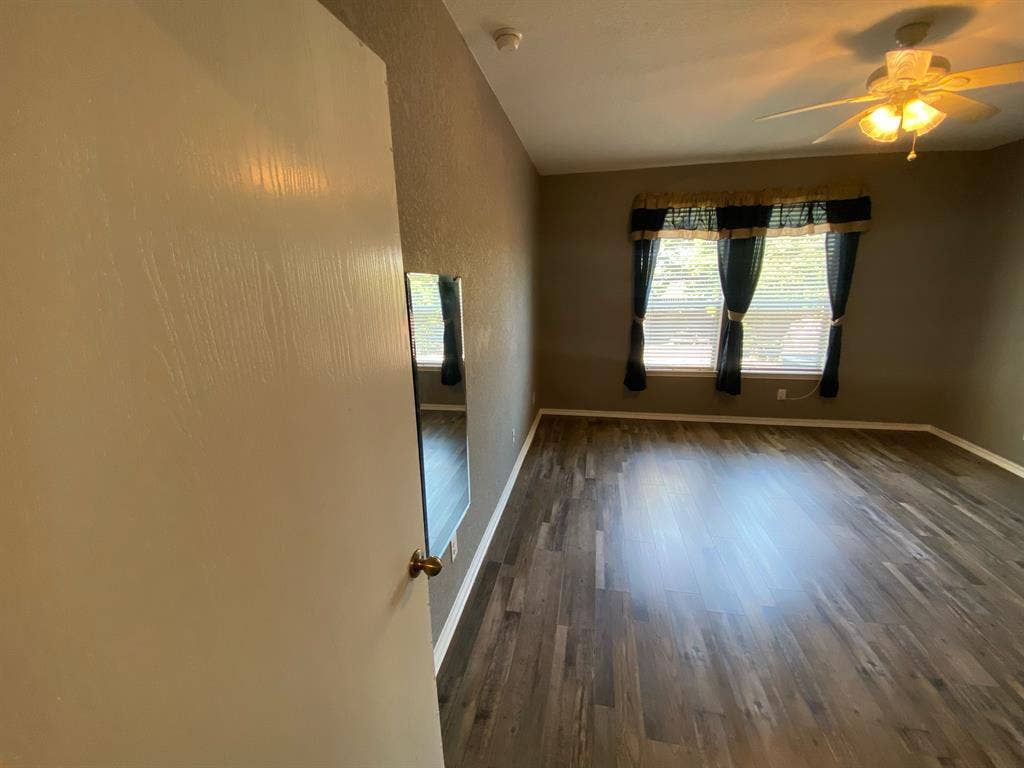 Master Bedroom - 1st Month Discount