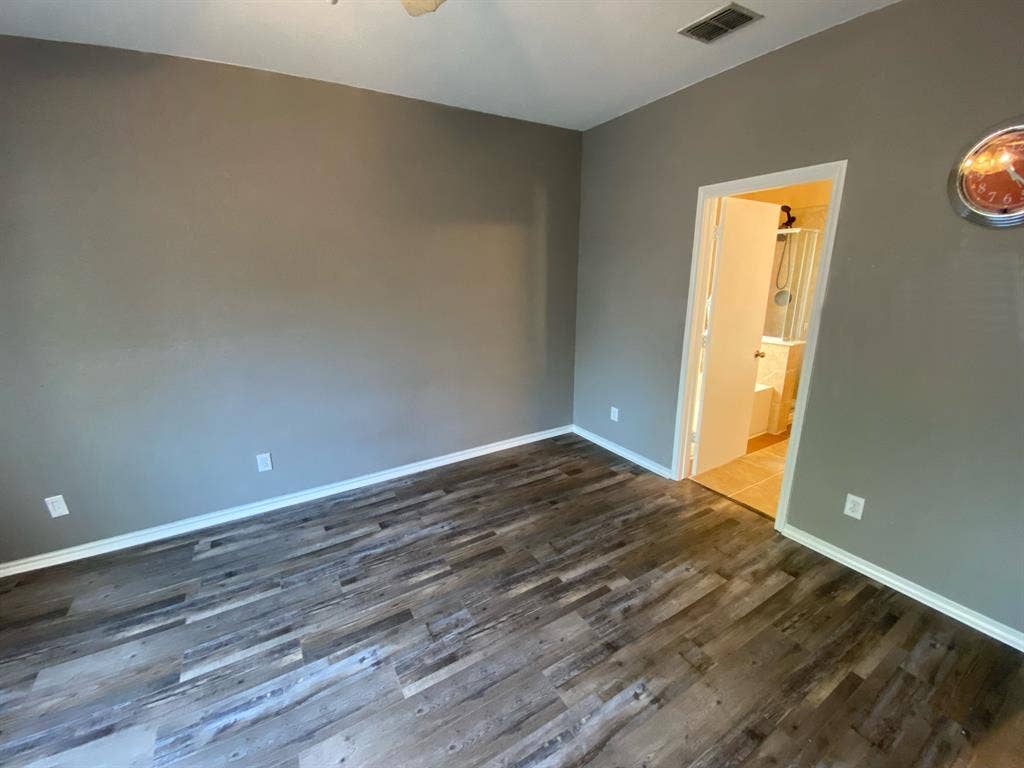Master Bedroom - 1st Month Discount