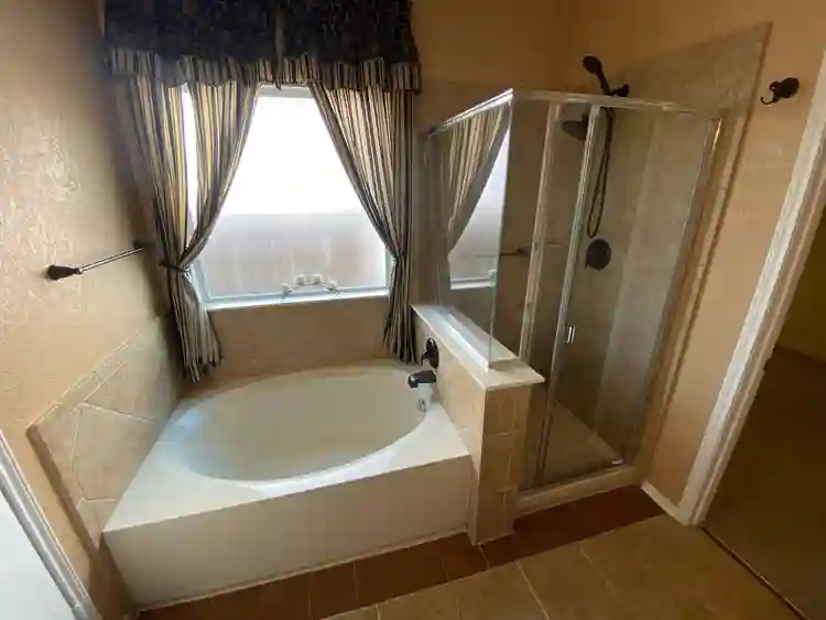 Master Bedroom - 1st Month Discount