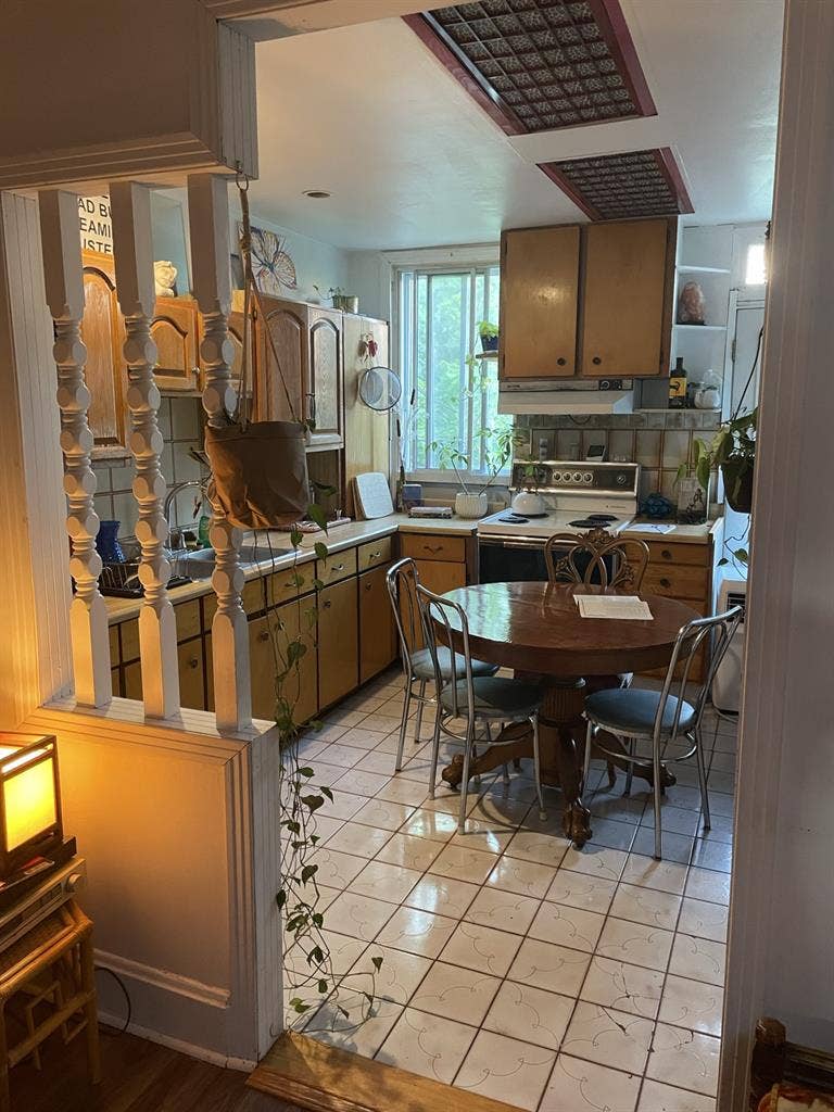 Looking for roommate !