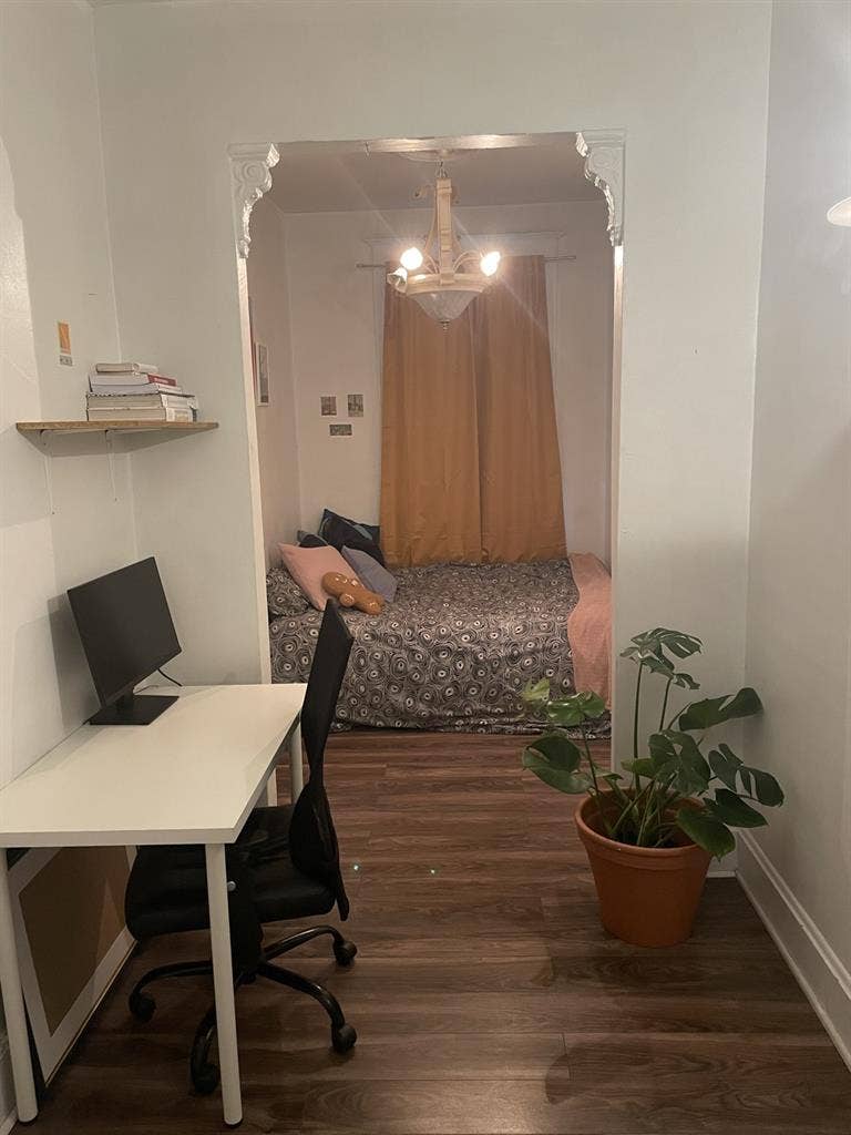 Looking for roommate !