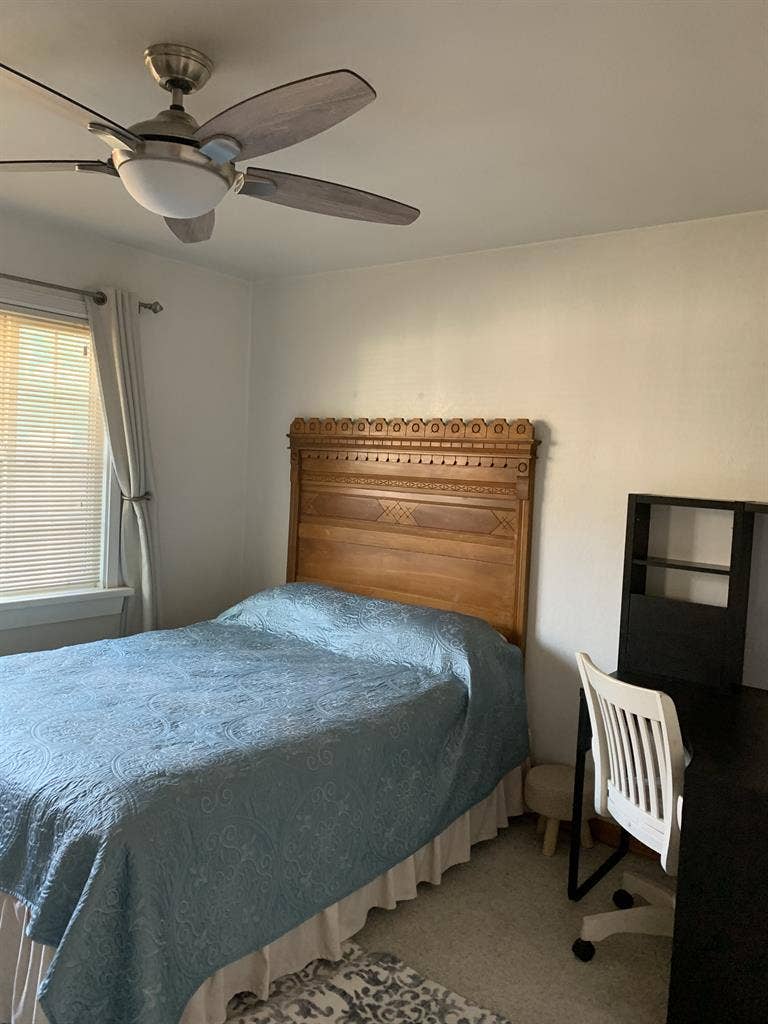Looking for a Female Roommate