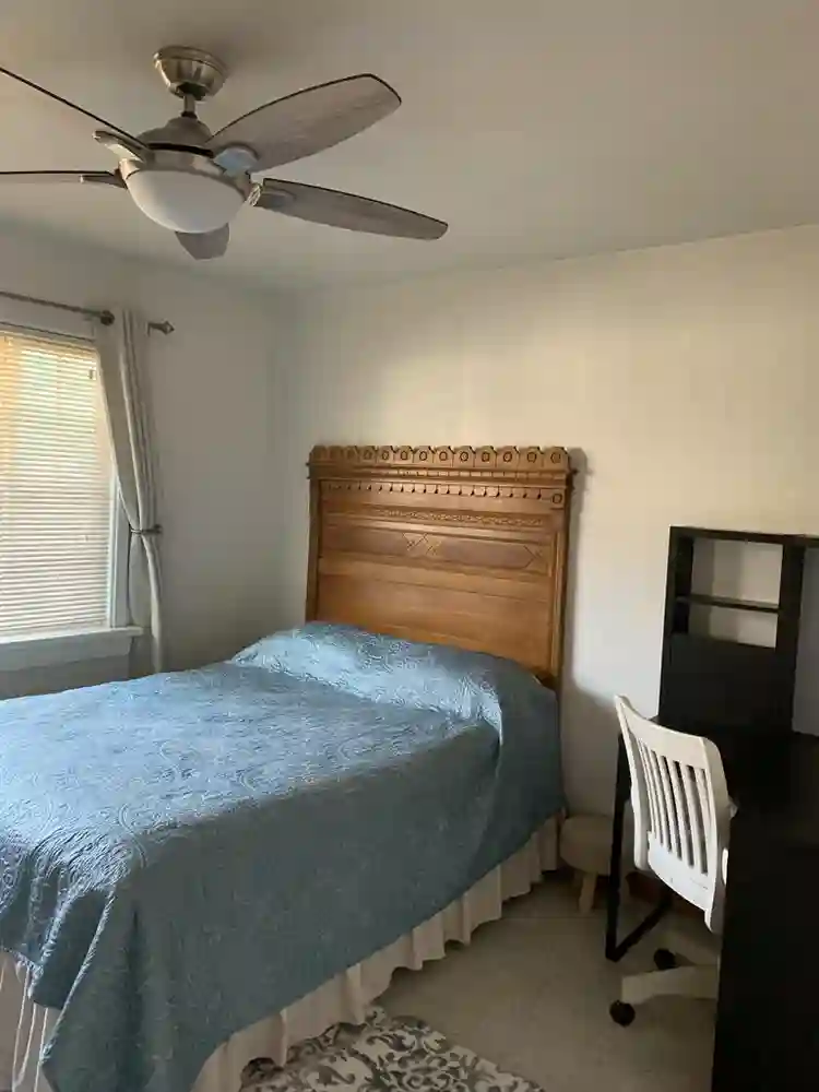 Looking for a Female Roommate
