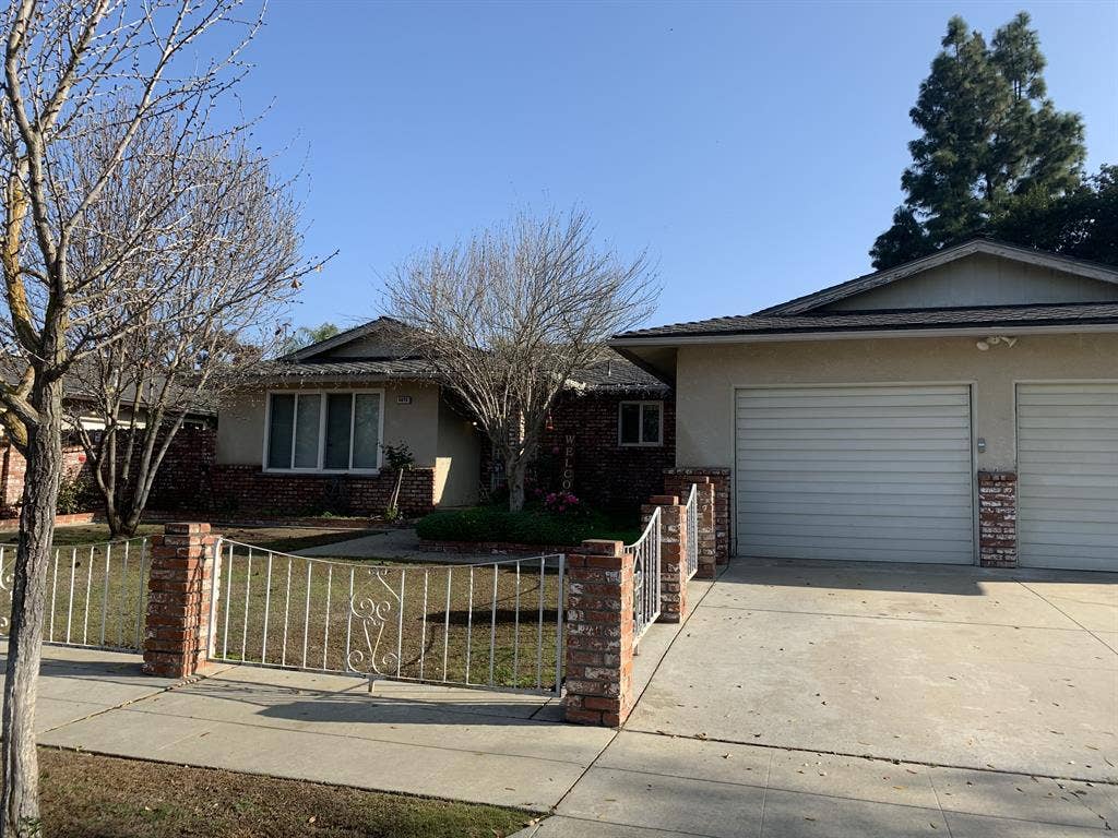 Looking for a Female Roommate