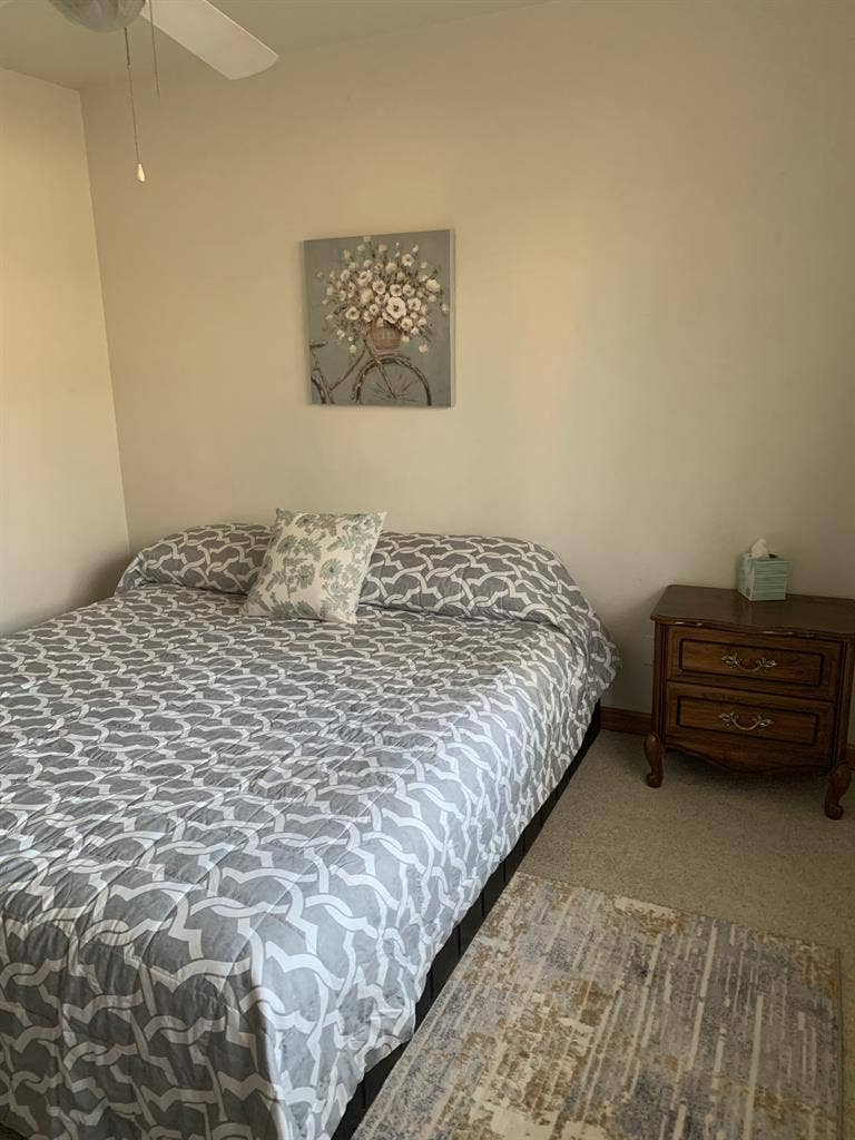 Looking for a Female Roommate