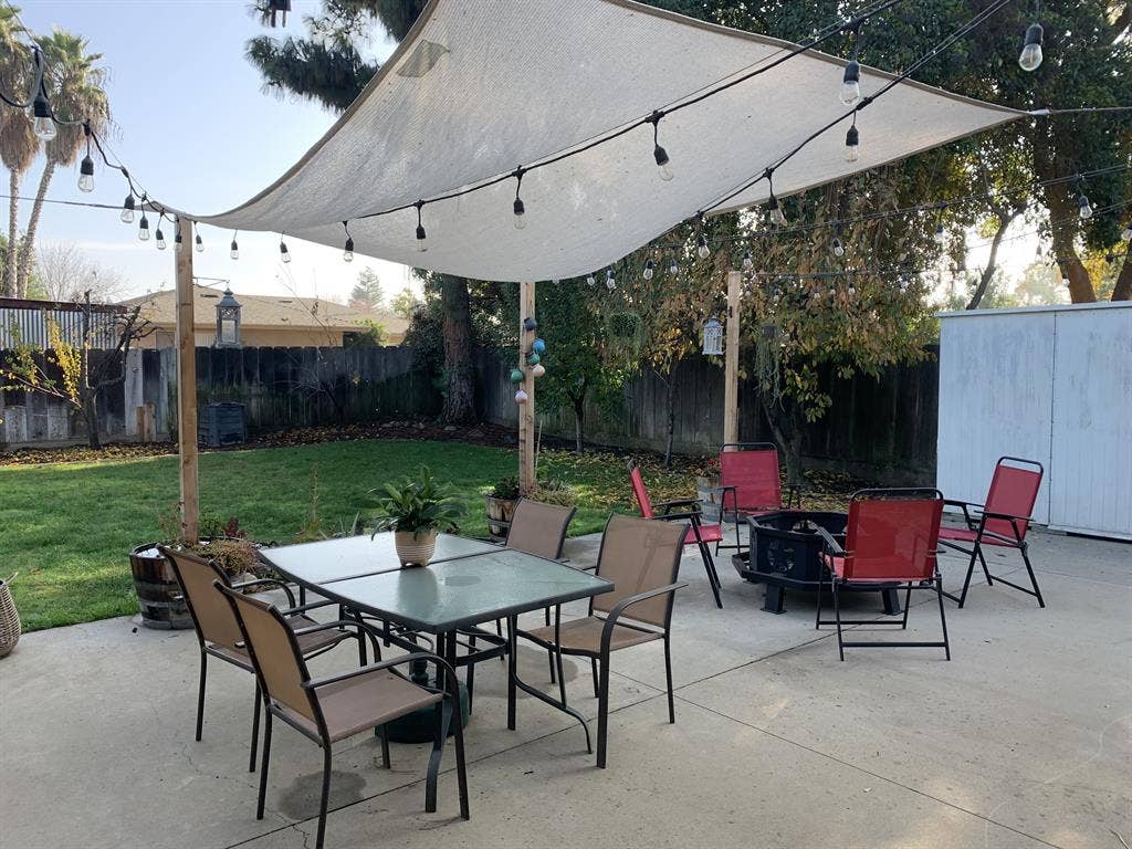 Looking for a Female Roommate