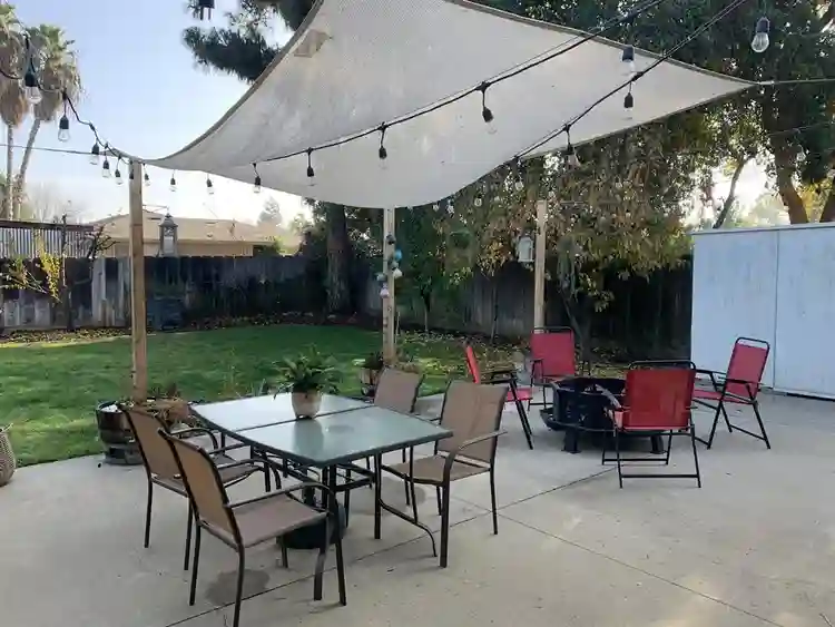 Looking for a Female Roommate