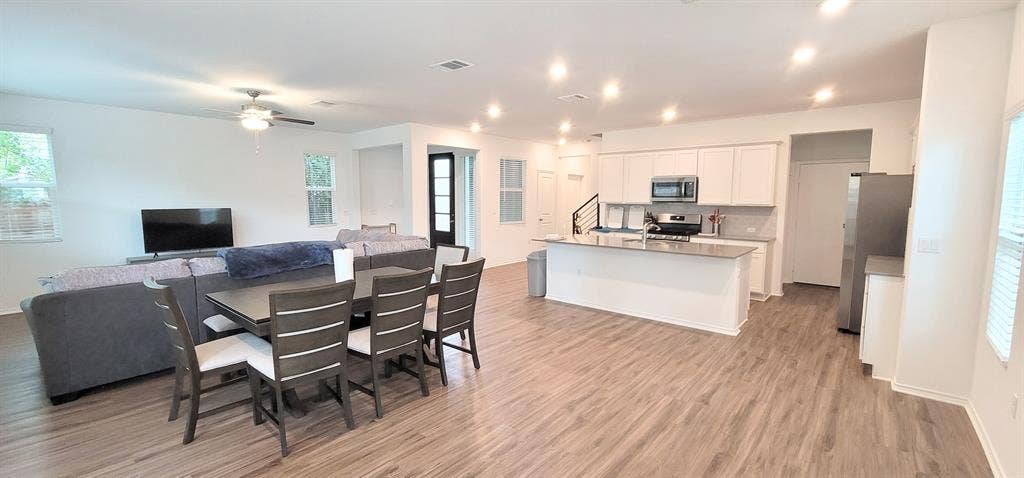 Large Room with Walk-in Closet