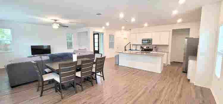 Large Room with Walk-in Closet