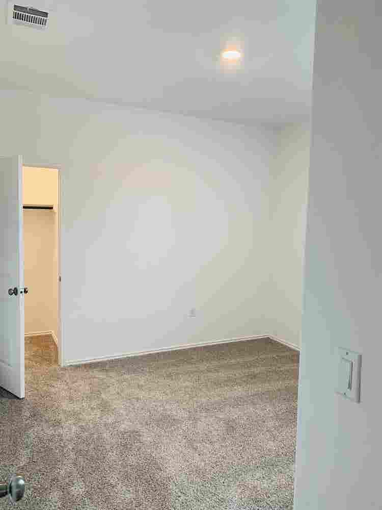 Large Room with Walk-in Closet