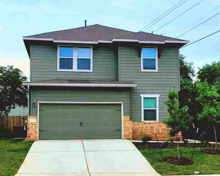 Large Room with Walk-in Closet